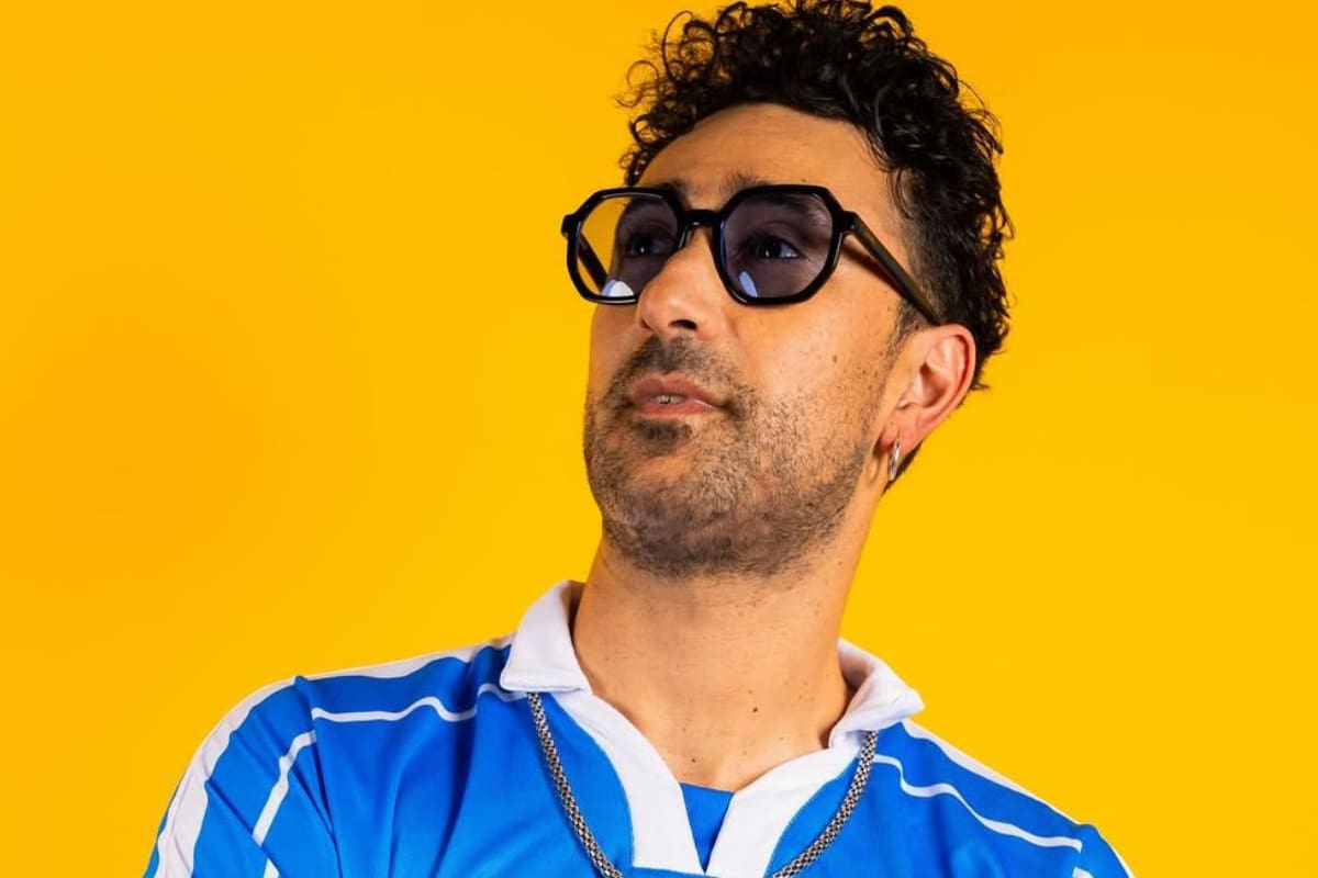 es un artista y fundador de La Combo Tortuga.