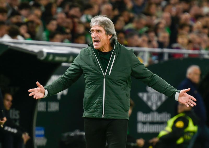 El DT chileno buscará reforzar la delantera del Reall Betis para 2026. Foto: EFE