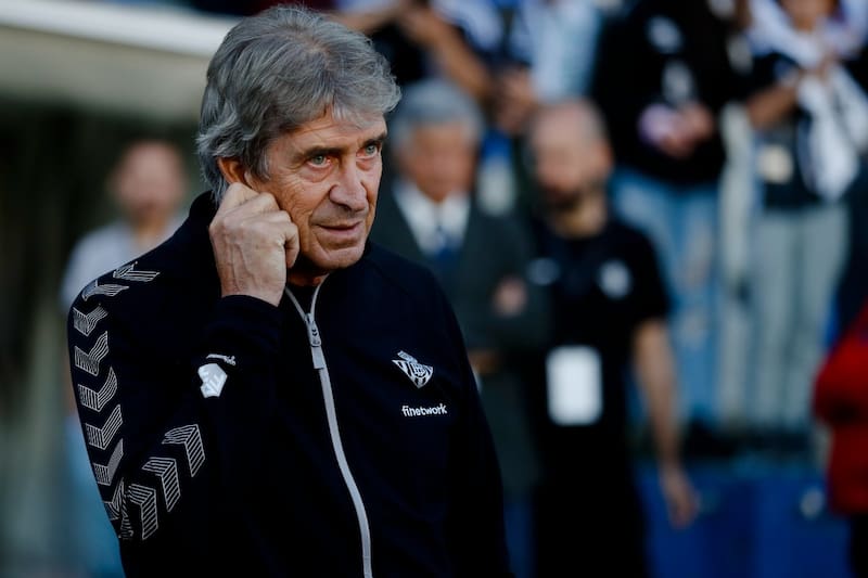 Manuel Pellegrini, técnico del Real Betis, busca volver a dirigir a Isco.