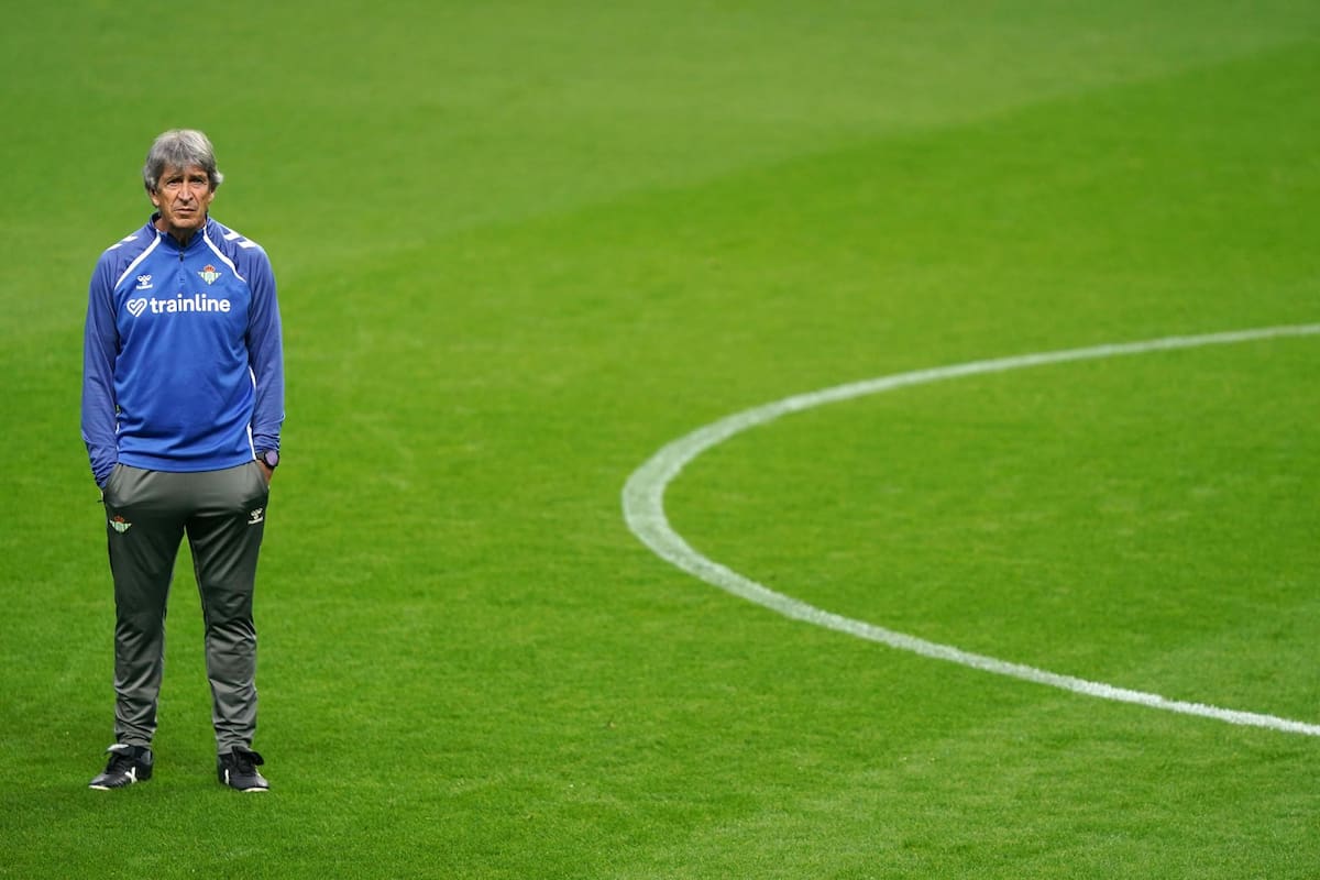 El entrenador del Betis tiene contrato con la entidad verdiblanca hasta junio del 2027. Foto: Agencia EFE