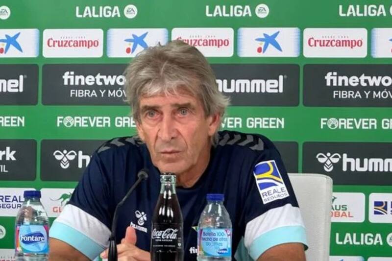 El entrenador del Real Betis durante la conferencia de prensa de este sábado.