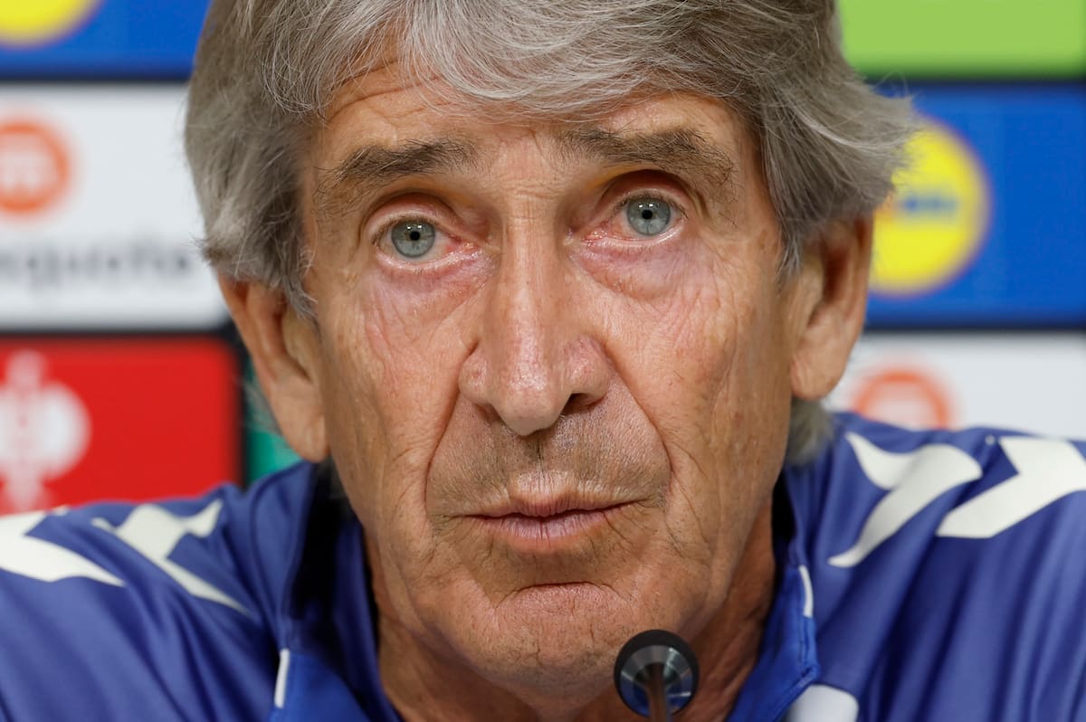 El DT chileno durante la conferencia de prensa previa al partido de este jueves contra el Panathinaikos por octavos de final de la Europa League. Foto: Agencia EFE