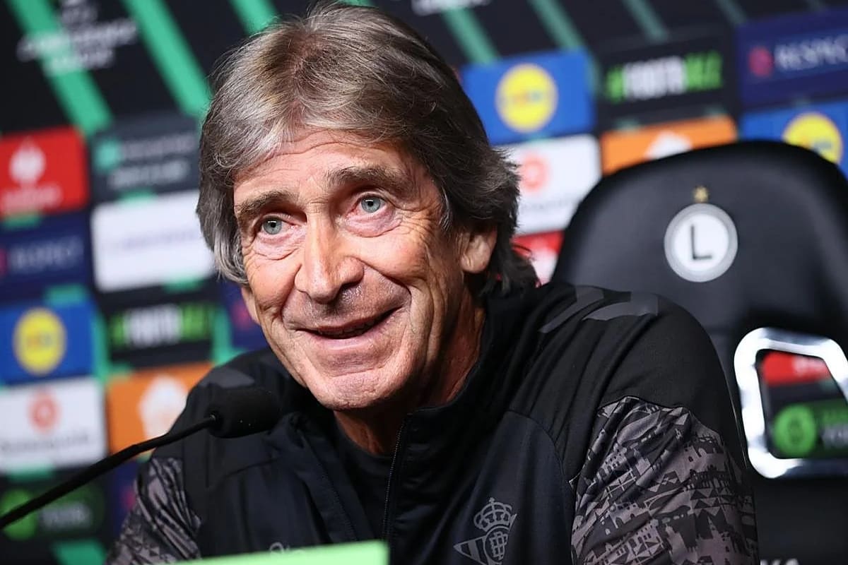 El DT le pidió orden al Viejito Pascuero para la Selección Chilena. Foto: Agencia EFE.