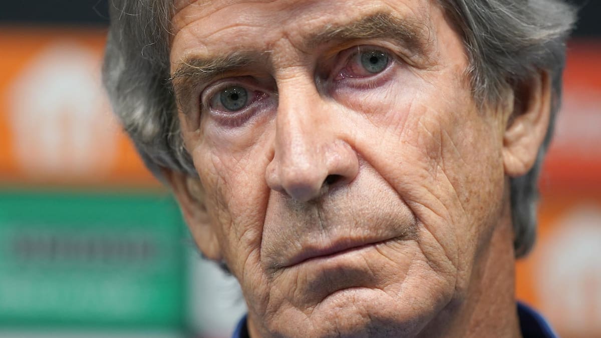 Se llenaron los bolsillos, pero le quitaron un comodín: La millonaria venta que complica a Manuel Pellegrini en el Betis