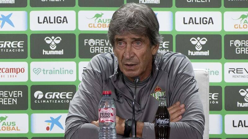 Manuel Pellegrini en conferencia de prensa.