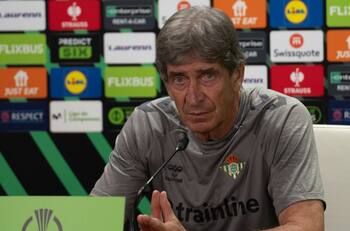 Manuel Pellegrini recibe la peor noticia antes de la final de la Conference League