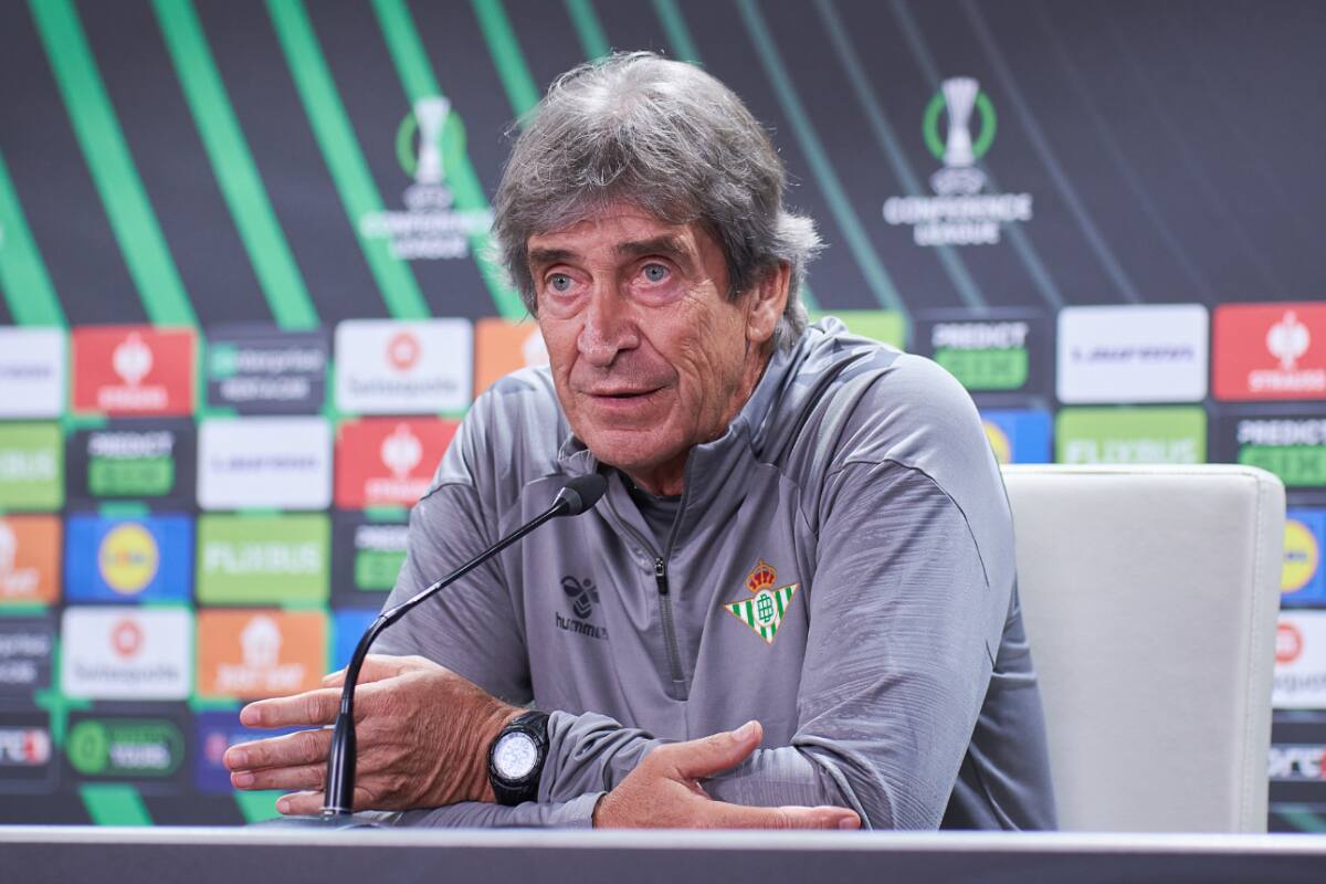 Manuel Pellegrini sigue siendo blanco de críticas por el mal pasar del Real Betis. (Foto: @RealBetis)