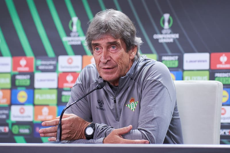 Manuel Pellegrini sigue siendo blanco de críticas por el mal pasar del Real Betis. (Foto: @RealBetis)