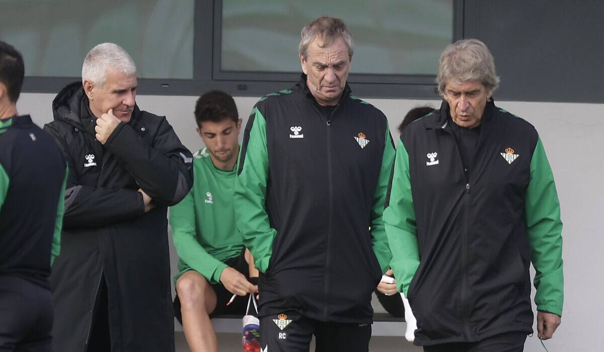 La tristeza de Manuel Pellegrini en el Betis. Foto: Diario de Sevilla.