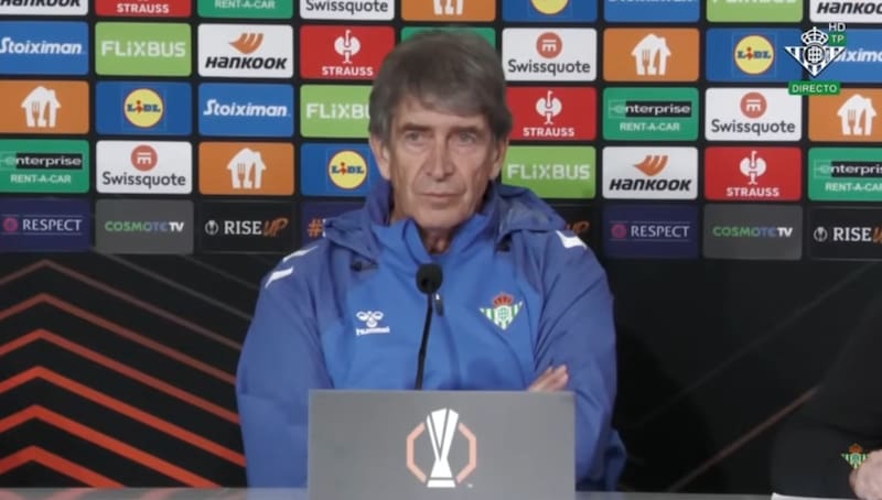 en la coferencia previa al partido en Salónica