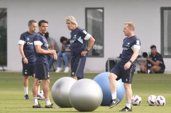 VIDEO | Con Manuel Pellegrini en pleno festejo: ¿Por qué el Betis le hizo un “pasillo” a una de sus principales figuras?