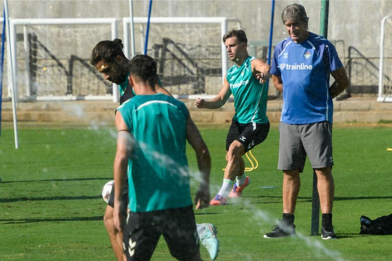 El Ingeniero tiene al Betis bien encumbrado en el arranque de la Liga 2025/26. Foto: EFE.
