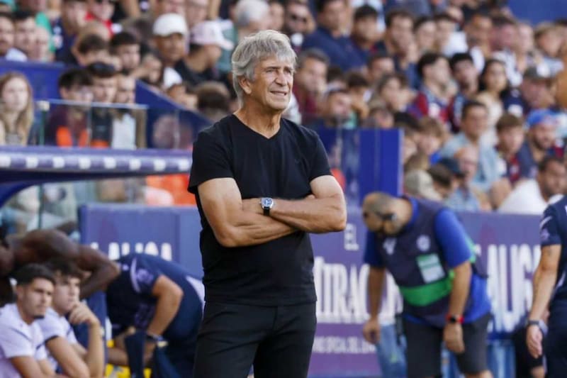 No quedó contento con el primer tiempo de su equipo.