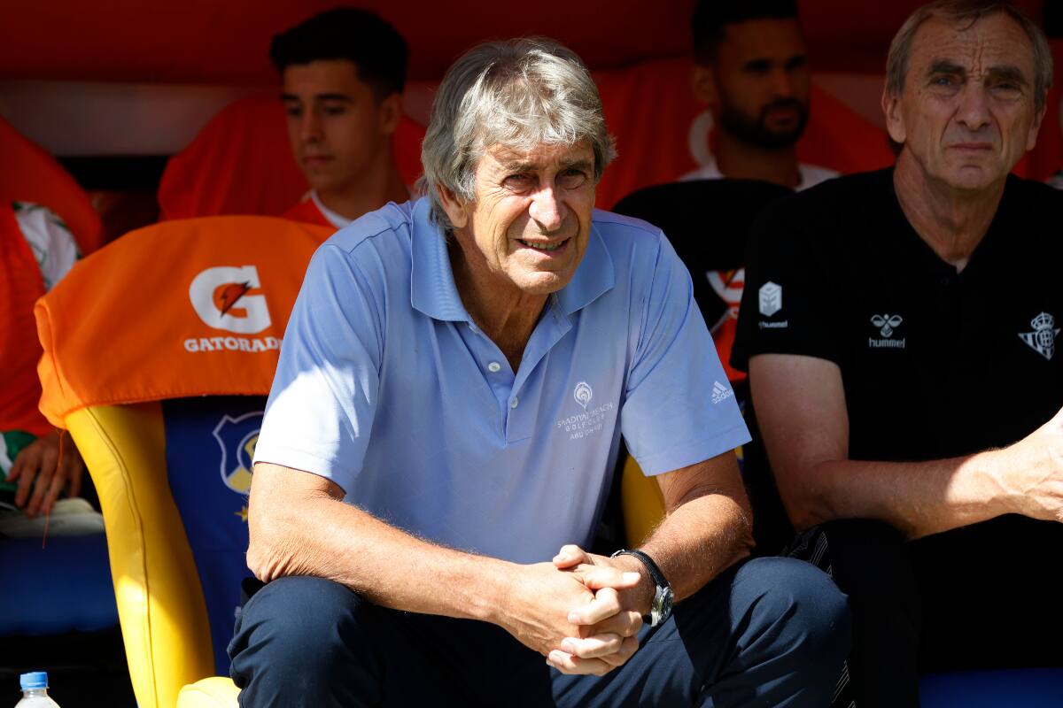 Manuel Pellegrini necesita resolver dos puestos claves para el partido del Real Betis ante Real Madrid.