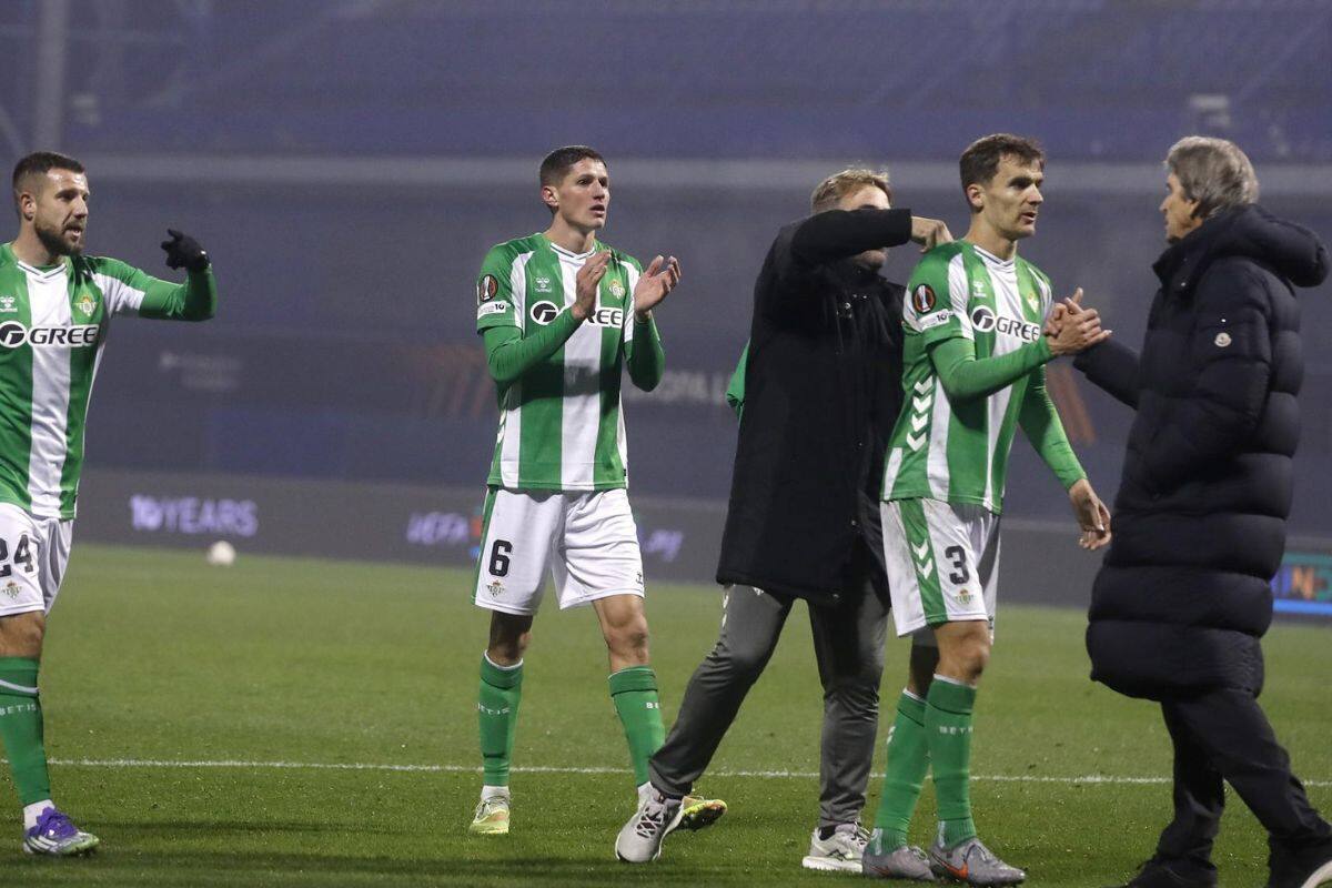 El Ingeniero, firme junto a su plantel. Foto: EFE.