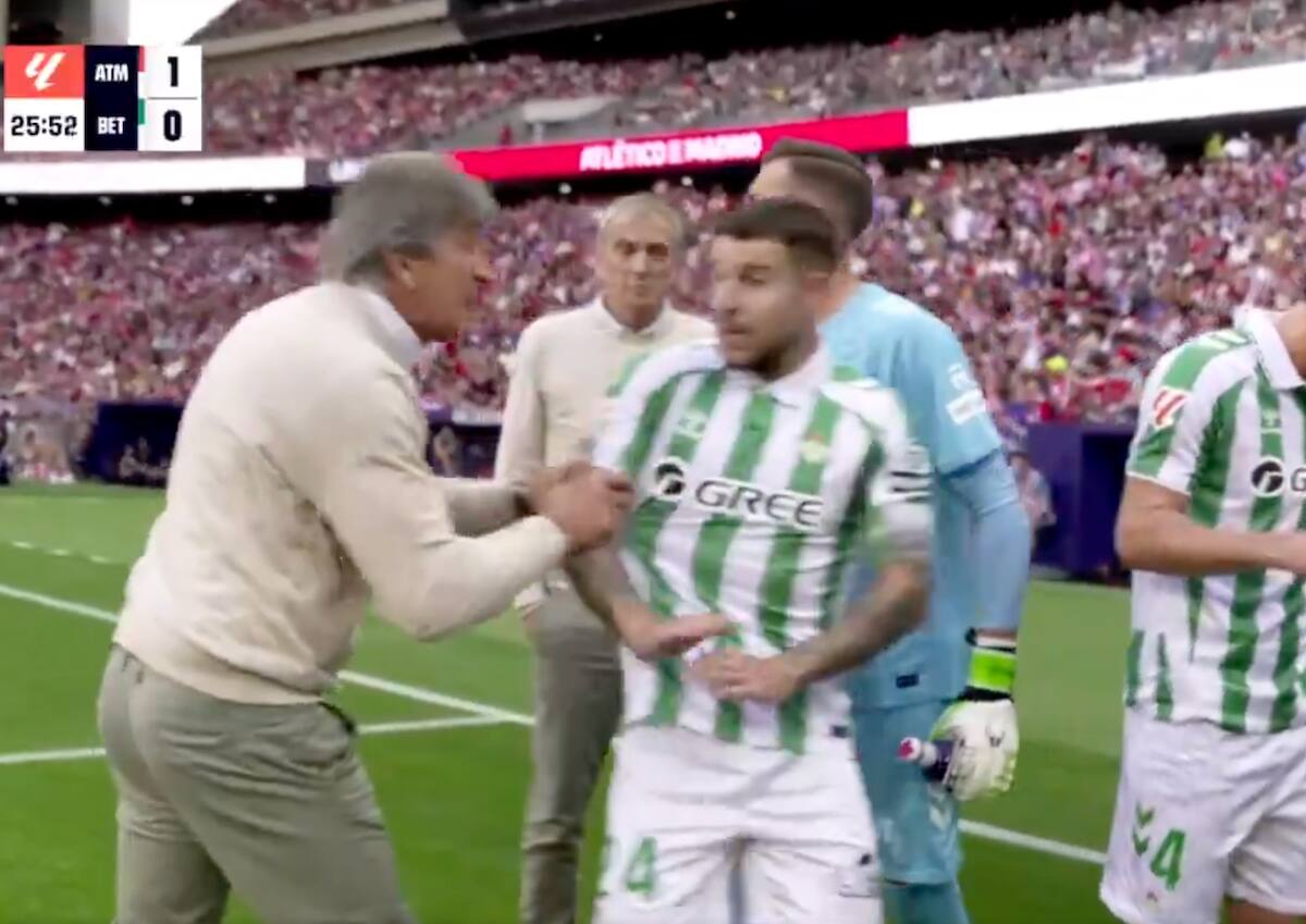 encaró duramente al capitán del Betis, Aitor Ruibal durante el duelo contra el Atlético Madrid. Foto: Captura