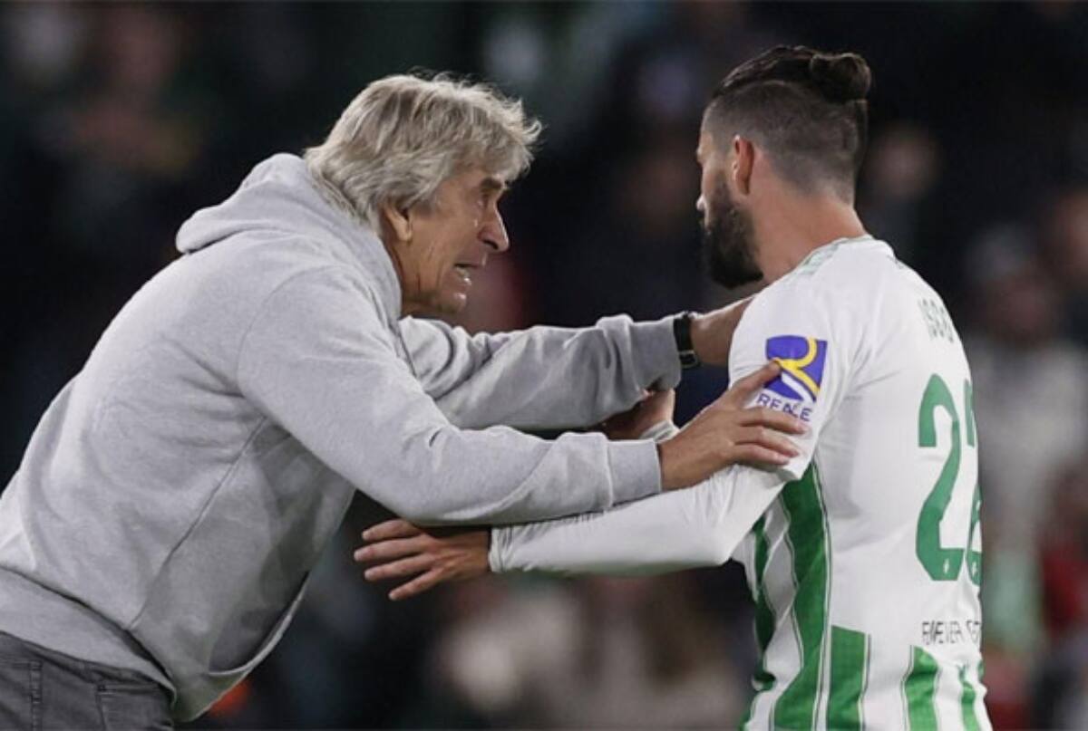. DT nacional del Real Betis, junto a Isco.