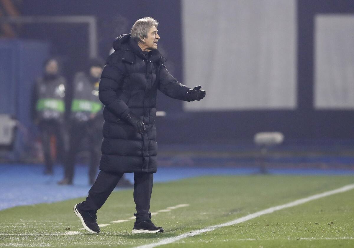 El chileno durante el partido ante Dinamo Zagreb por la Europa League. Foto: EFE.