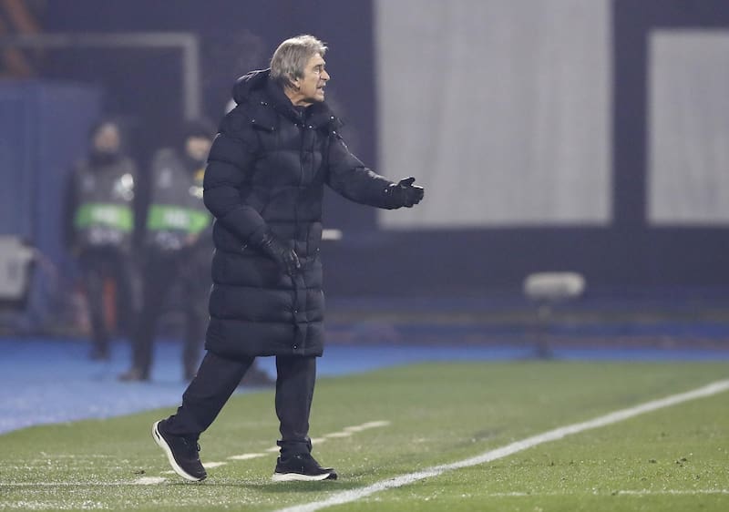 El chileno durante el partido ante Dinamo Zagreb por la Europa League. Foto: EFE.