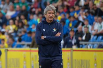 Manuel Pellegrini y el Betis disputan un intenso clásico sevillano por codiciado jugador