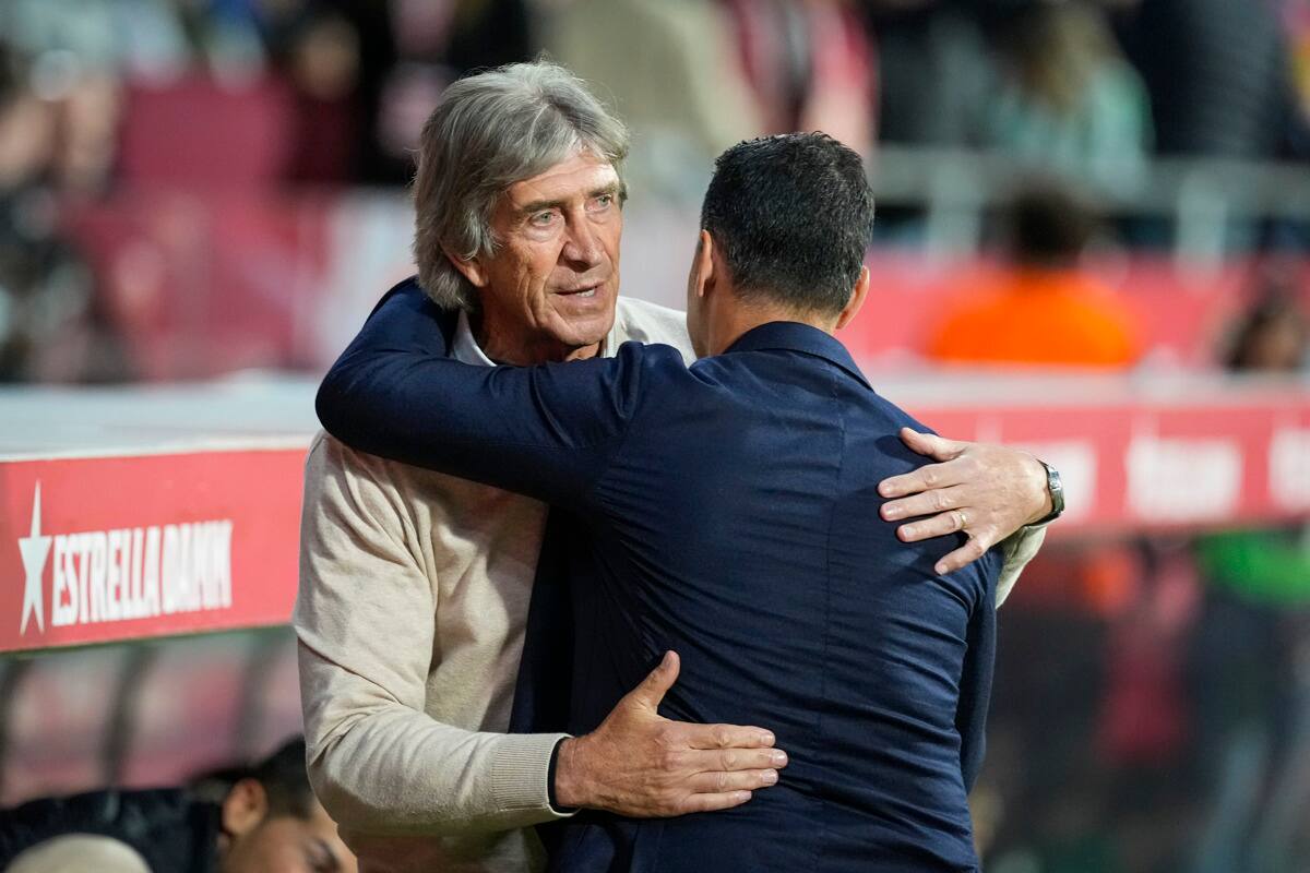 El chileno felicitó al entrenador rival y a los jugadores del Espanyol.