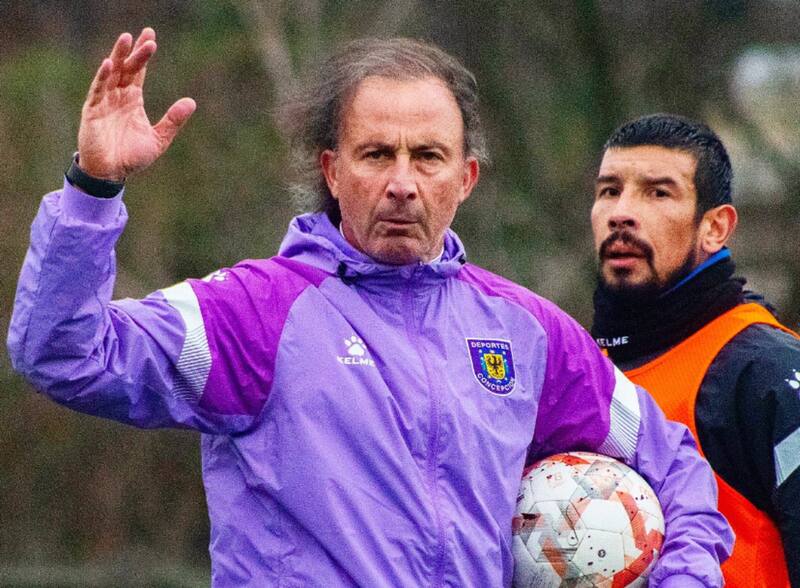 Manuel Suárez cuestionó el estado del campo de juego del Ester Roa.