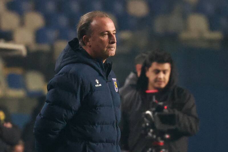 El estratega busca dos nuevos refuerzos en el Conce. /Photosport