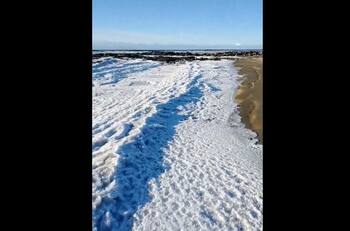 VIDEO | Mar queda totalmente congelado en la Patagonia debido a las bajas temperaturas