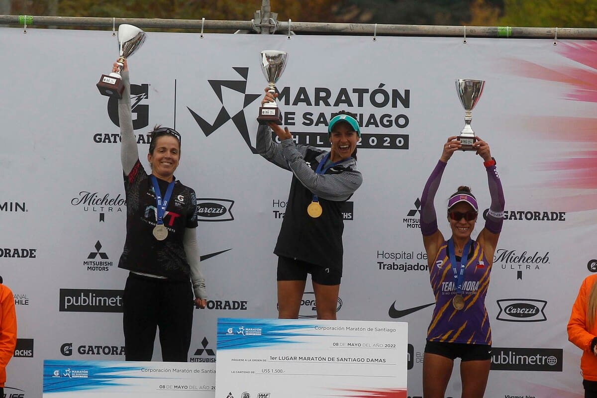 La Maratón de Santiago realiza una ceremonia para premiar a los ganadores de cada circuito. Crédito: Agencia Aton.