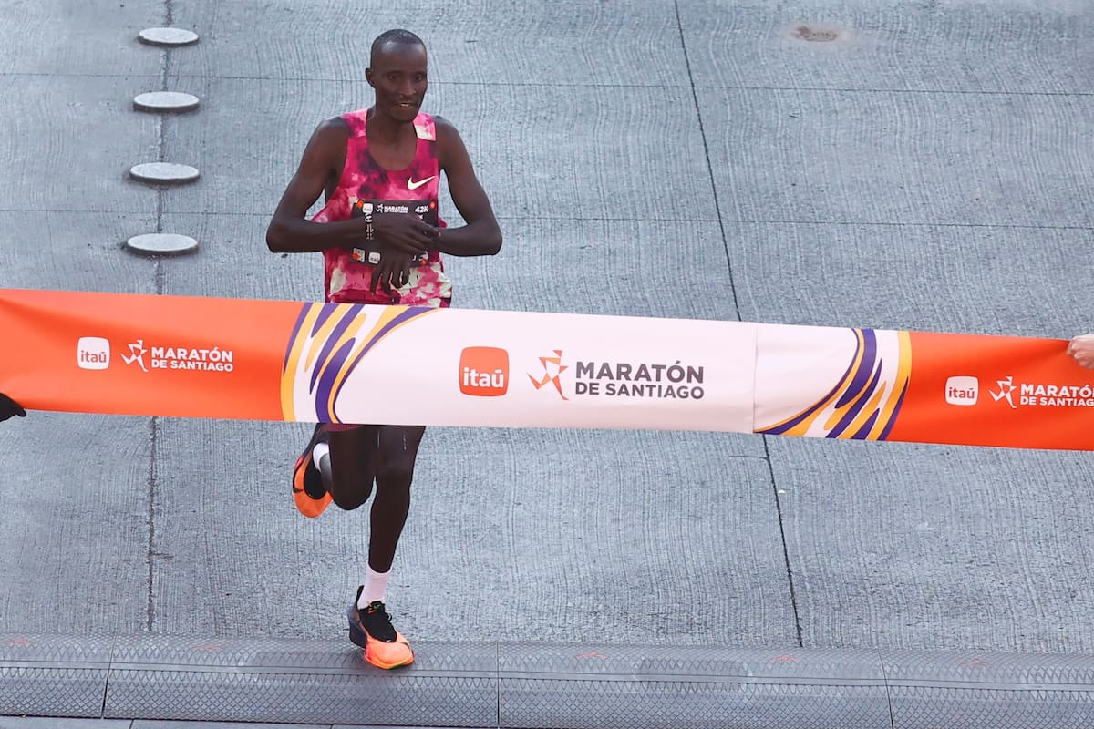 El keniata Cornelius Chepkok ganó en los 42k. Agencia Aton