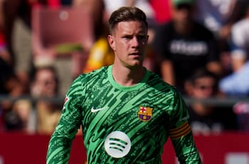 Fue el gran rival de Claudio Bravo en el Barcelona y ahora se marcha por la puerta de atrás