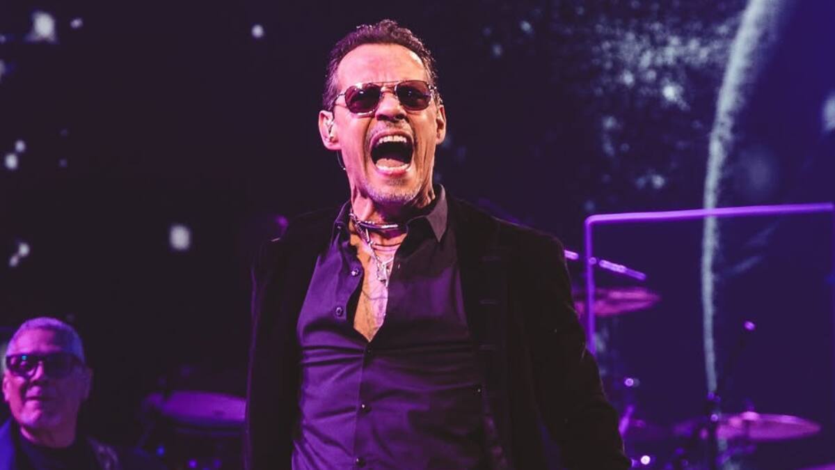 VIDEO | Marc Anthony estalla en furia después de recibir botellazo en pleno concierto en Colombia