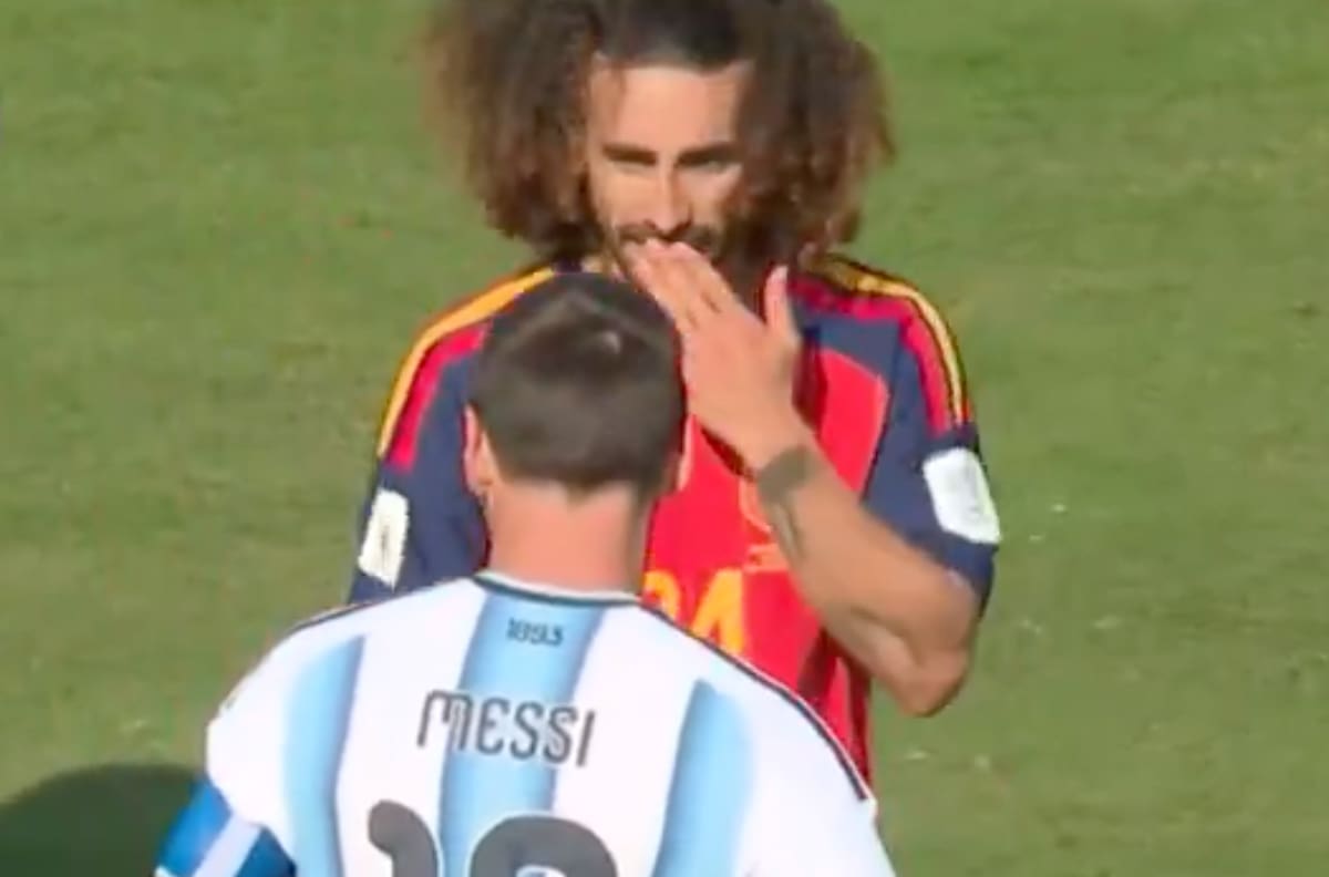 VIDEO | ¡Se desató la polémica! Cucurella se tapó la boca para decirle algo a Messi y este pidió sanción