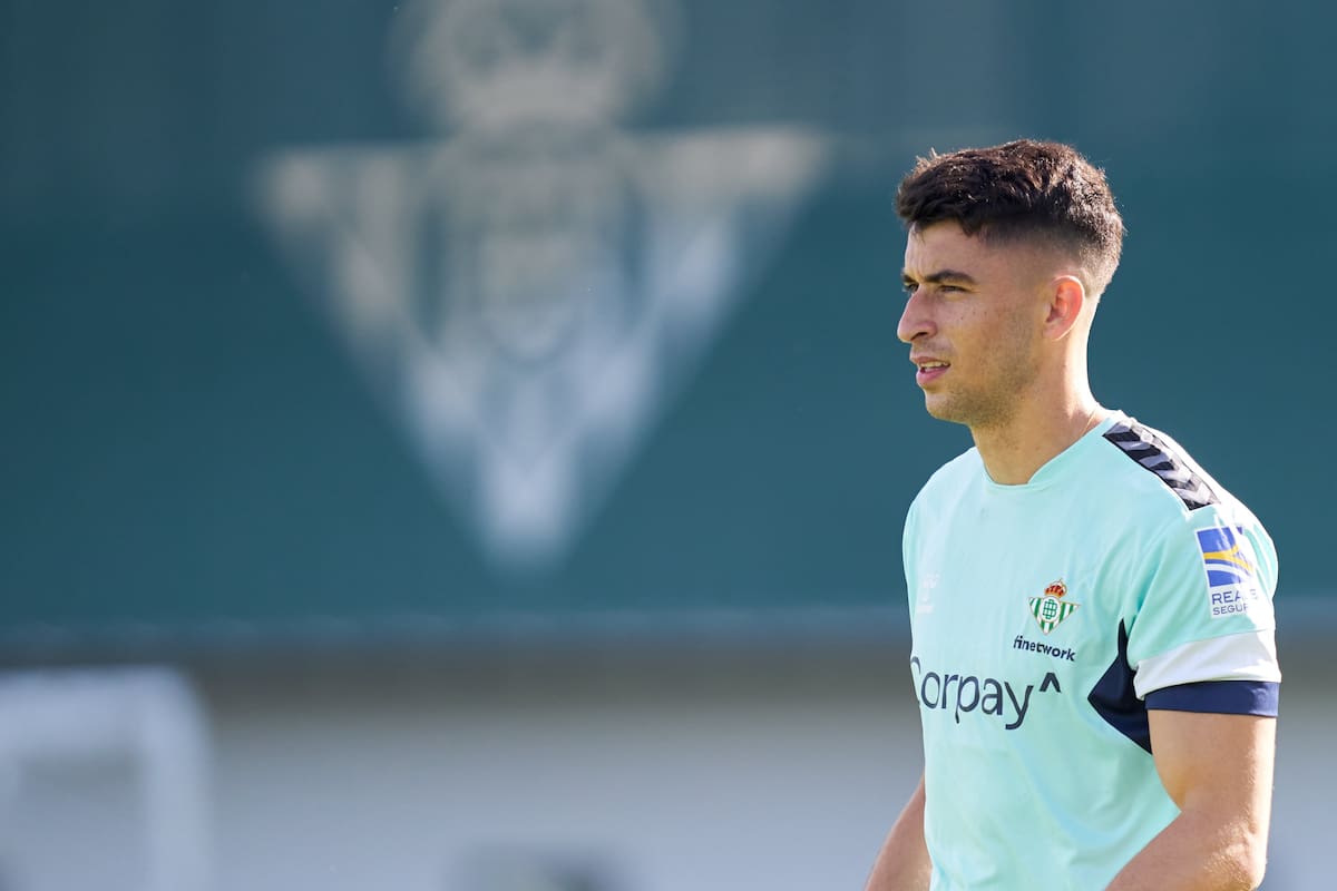 El mediocampista de 26 años se unió a los trabajos del Betis de Manuel Pellegrini.