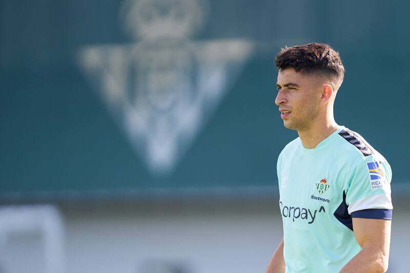 El mediocampista de 26 años se unió a los trabajos del Betis de Manuel Pellegrini.