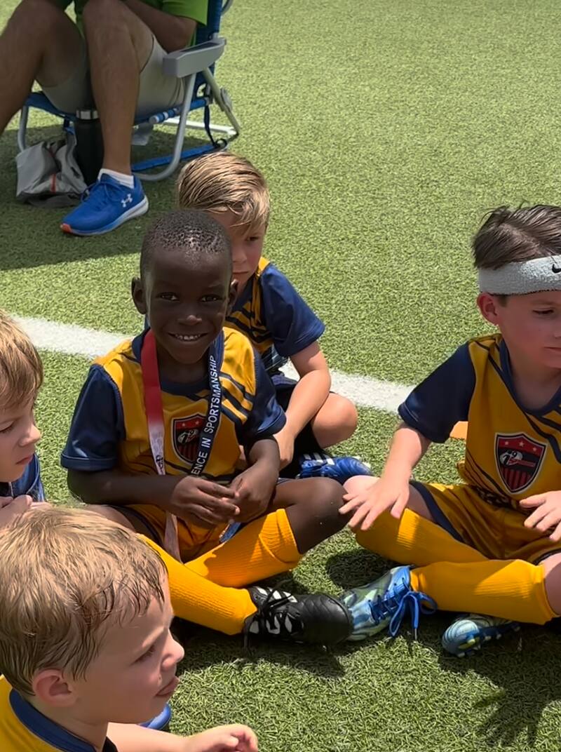 Su hijo Benjamín recibió una medalla por su gran entusiasmo en el deporte / Instagram