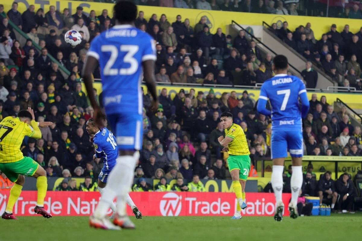 El chileno de despachó un golazo ante el Birmingham City.