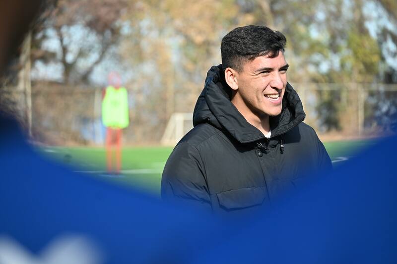 Marcelino Núñez visitó a sus excompañeros en San Carlos de Apoquindo.