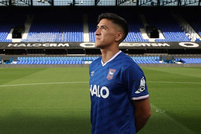 Pasó entre archirrivales este mercado. Foto: Ipswich Town