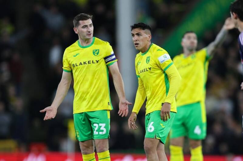 fue elogiado por un ex jugador del Norwich City.