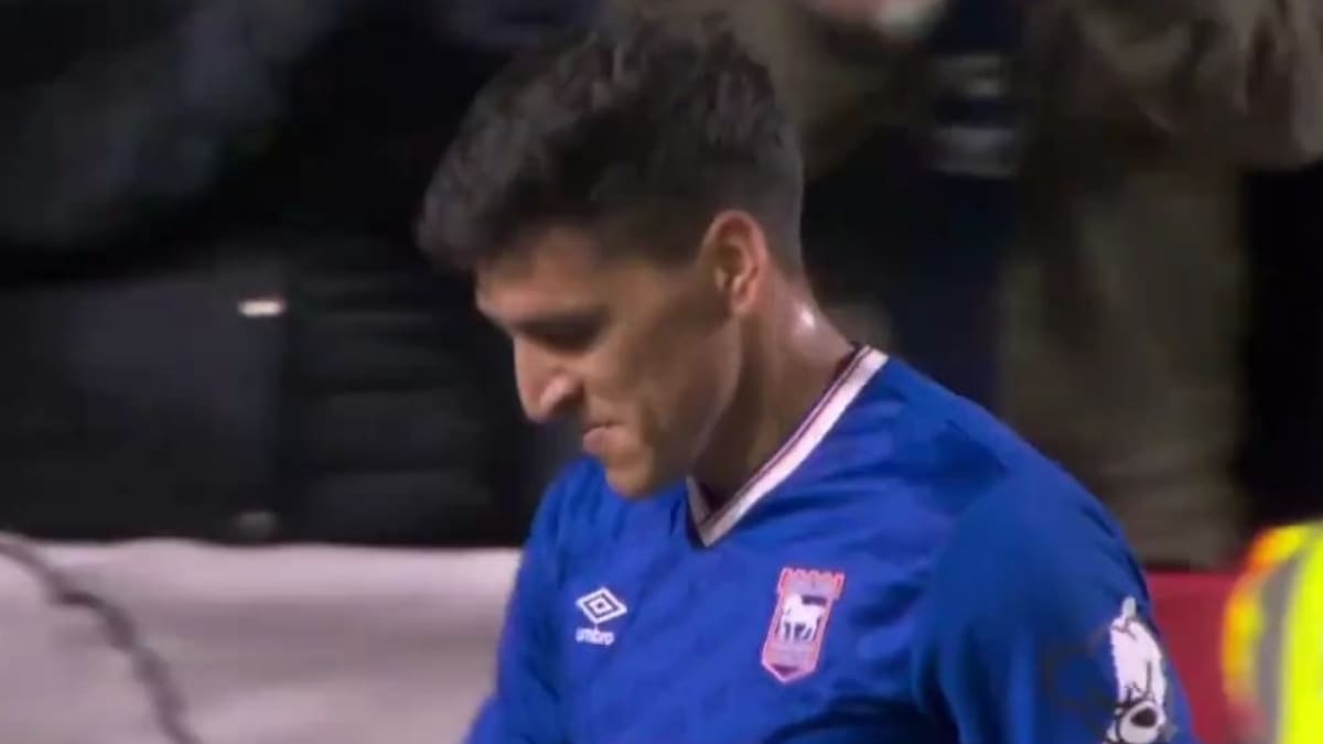 VIDEO | Marcelino Núñez sigue soñando con la Premier League, pese a farrearse este gol hoy