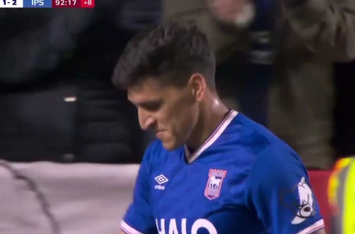 VIDEO | Marcelino Núñez sigue soñando con la Premier League, pese a farrearse este gol hoy