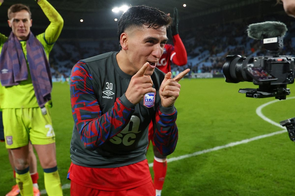 Tanto por fútbol como por personalidad, clave en Ipswich Town. Foto: @IpswichTown en X.
