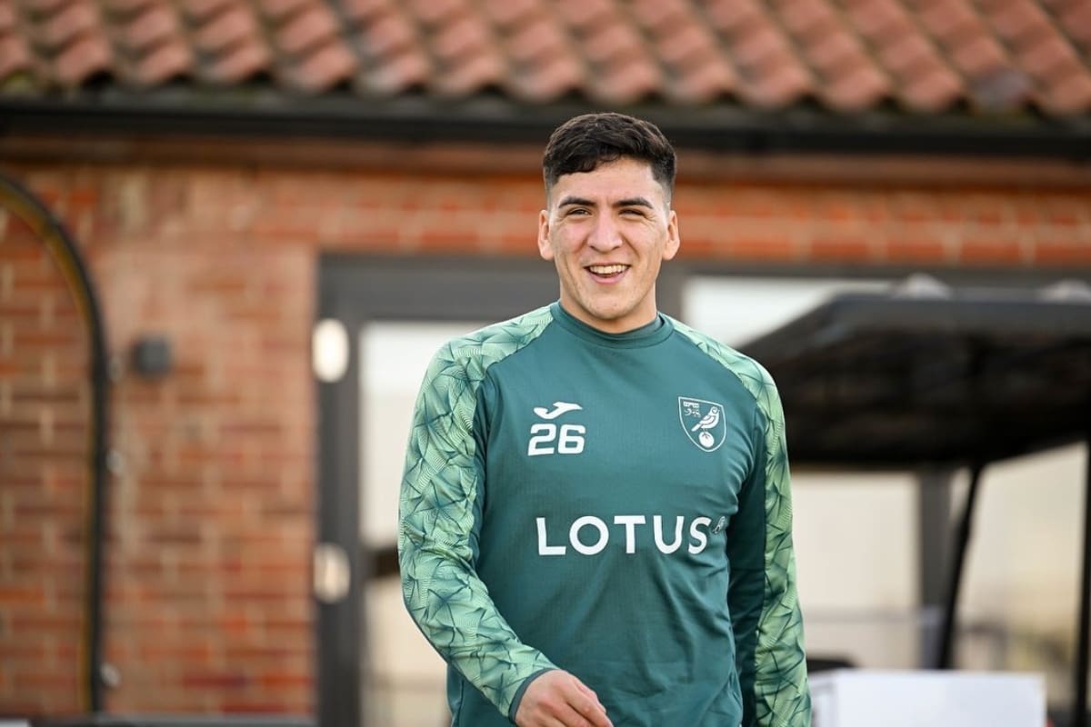 Marcelino Núñez realizó enternecedor gesto hacia su hermano. Foto: Norwich City.