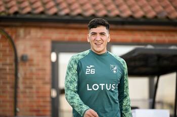 El tierno gesto de Marcelino Núñez con su pequeño hermano futbolista