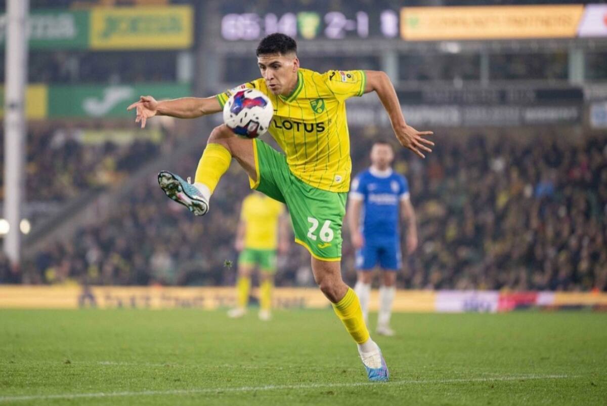 Marcelino Núñez defendiendo la camiseta del Norwich City. Foto: Instagram Norwich.