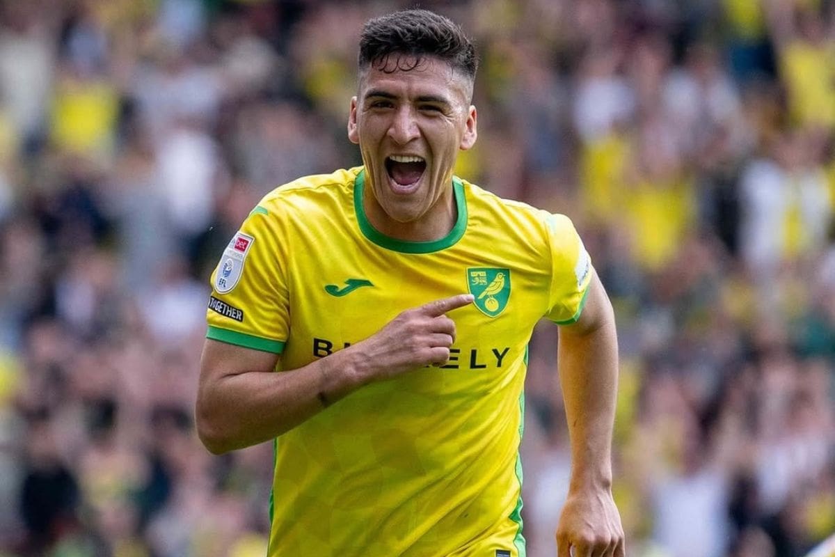 El volante dejó Norwich City para irse al archirrival. Foto: Instagram Norwich City Football Club.