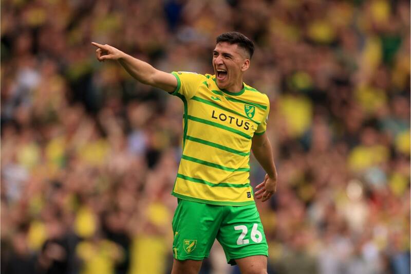 dejó atrás una lesión muscular y ya está disponible para volver a jugar con el Norwich.