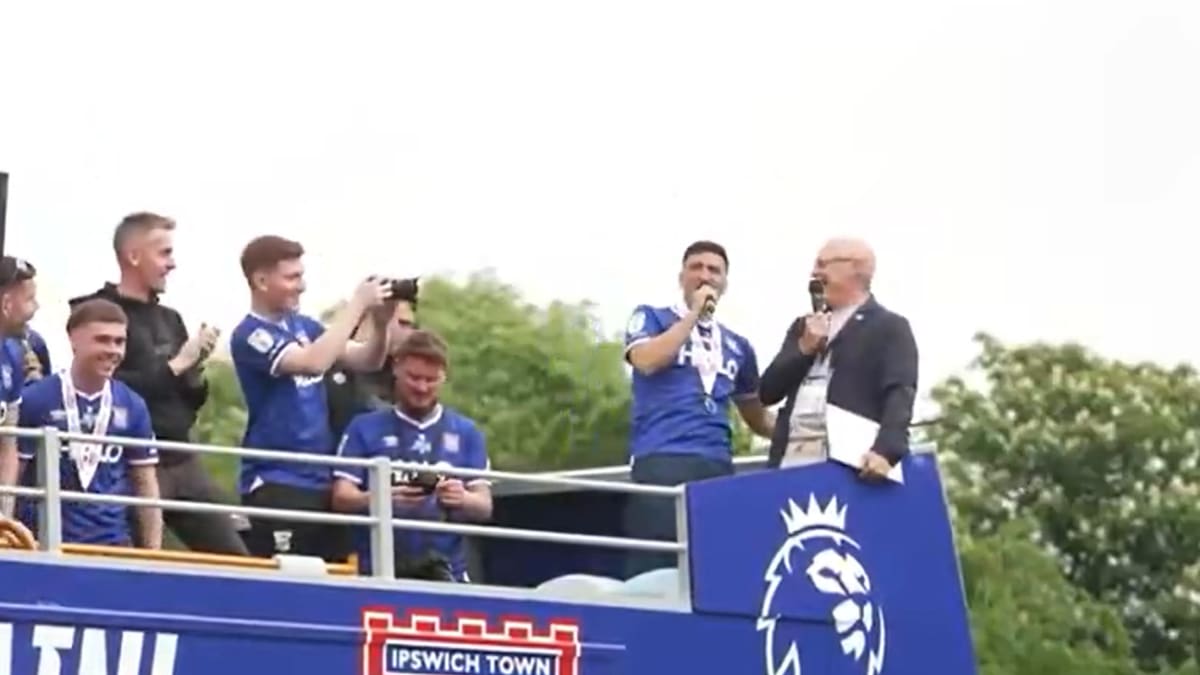 VIDEO | “A la mierda Norwich”: El grito de Marcelino en las celebraciones de Ipswich que es furor en Inglaterra