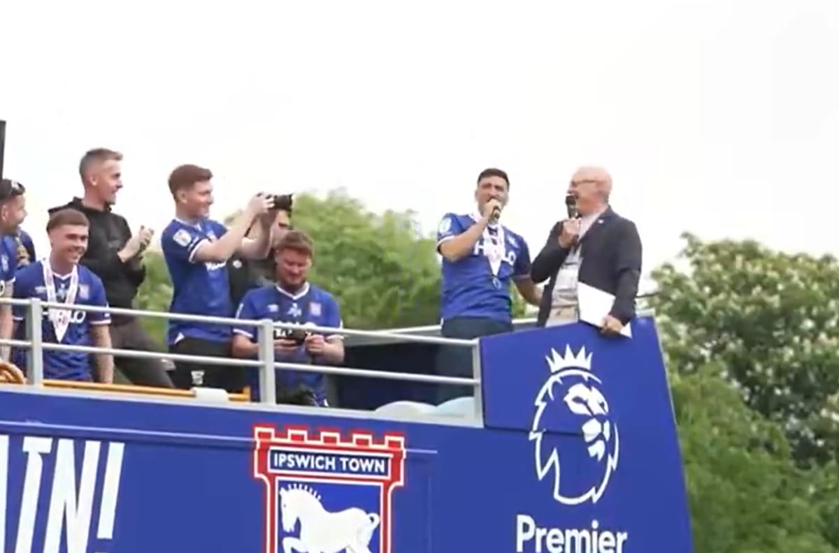 VIDEO | “A la mierda Norwich”: El grito de Marcelino en las celebraciones de Ipswich que es furor en Inglaterra